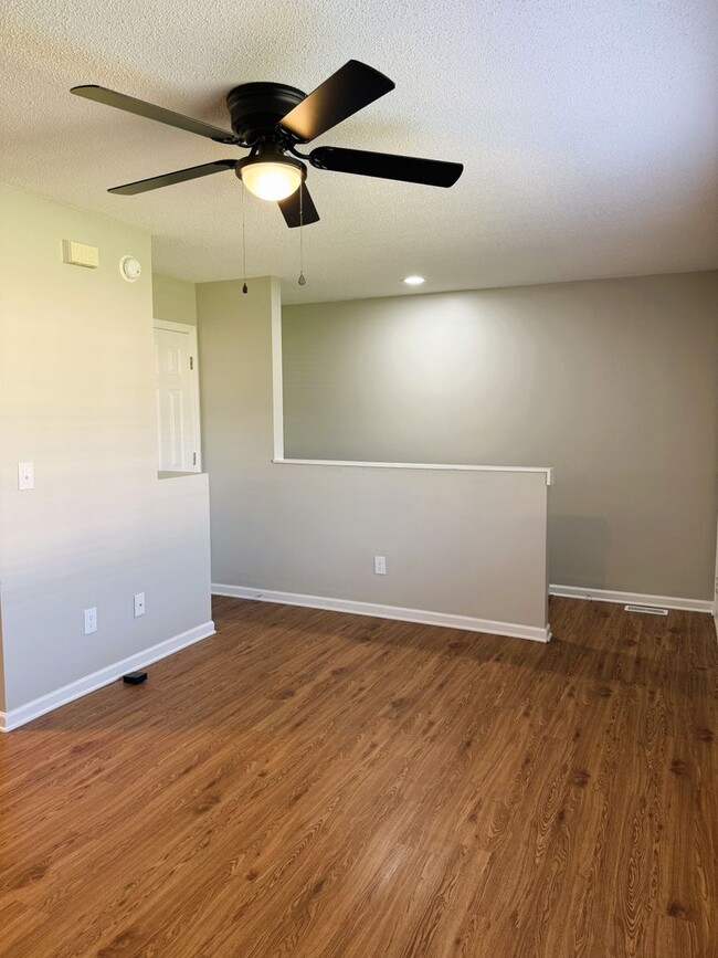 Building Photo - 1 Bedroom / 1.5 Bath with Garage in Gray, TN!