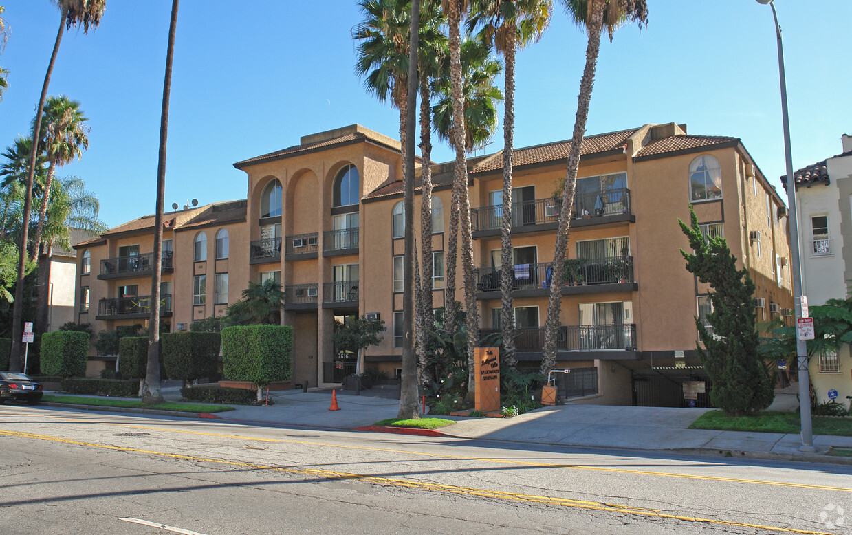 Hollywood Villa Apartments Photo