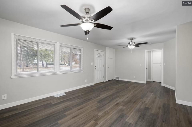 Building Photo - 525 S Weller Ave