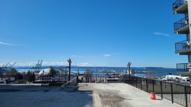 Vista del patio de la marina y el sonido - 2824 Grand Ave