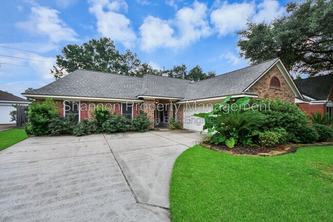 Foto del edificio - 15818 Sweetwater Creek Dr