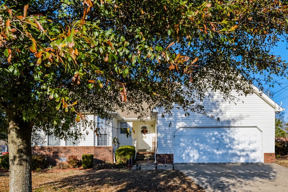 Primary Photo - 901 Tal Ln