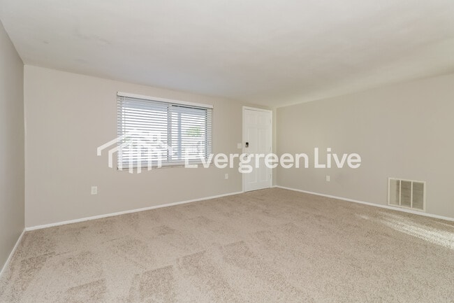 Building Photo - 3430 Peterborough St