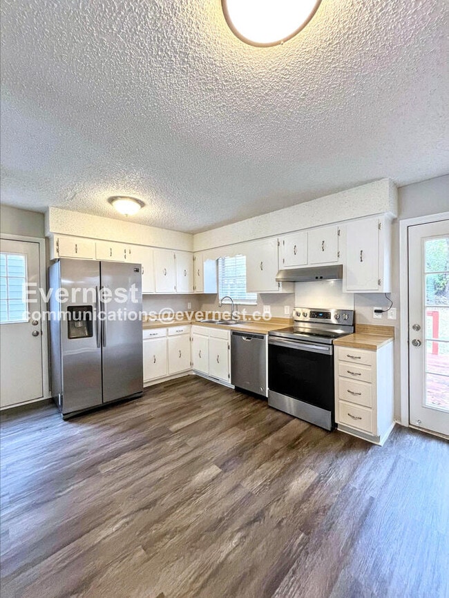 Building Photo - 3241 New Towne Rd