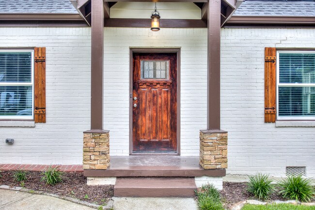Building Photo - 432 Deckner Ave SW