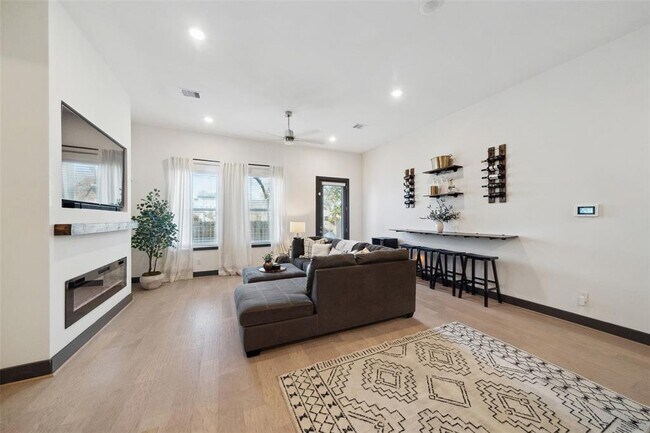 Foto del edificio - 4445 Whitney Oak Ln