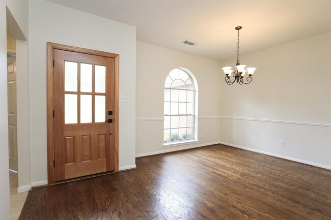 Foto del edificio - 14215 Cypress Valley Dr