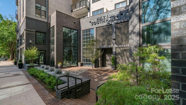 Foto del edificio - 4401 Barclay Downs Dr