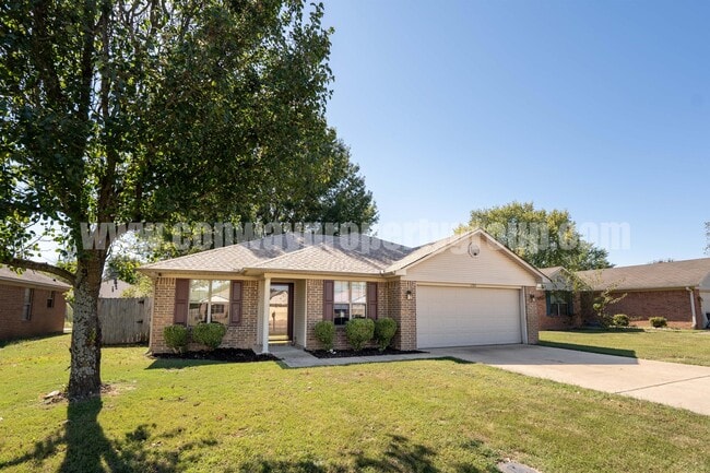 Building Photo - 1765 Longfellow Dr