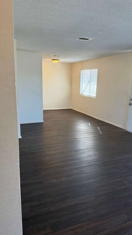 Foto del edificio - 44133 Beech Ave