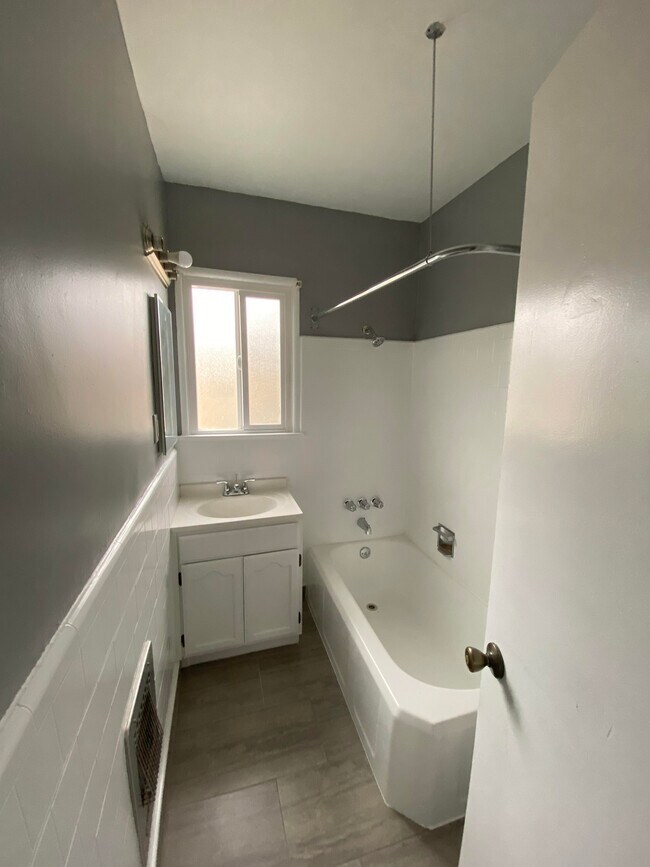 Foto del edificio - 8552 Luxor St