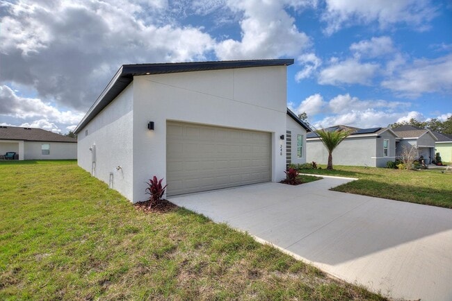 Building Photo - BRAND NEW Home! Modern, energy efficient h...