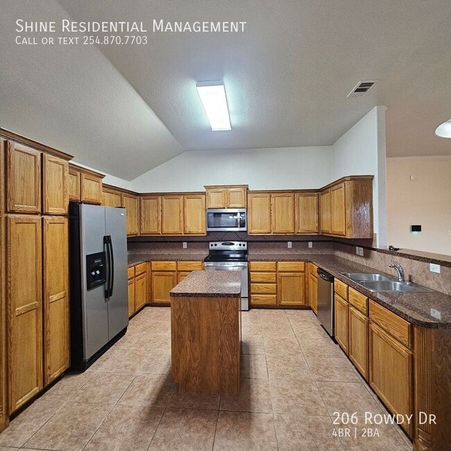 Building Photo - 206 Rowdy Dr