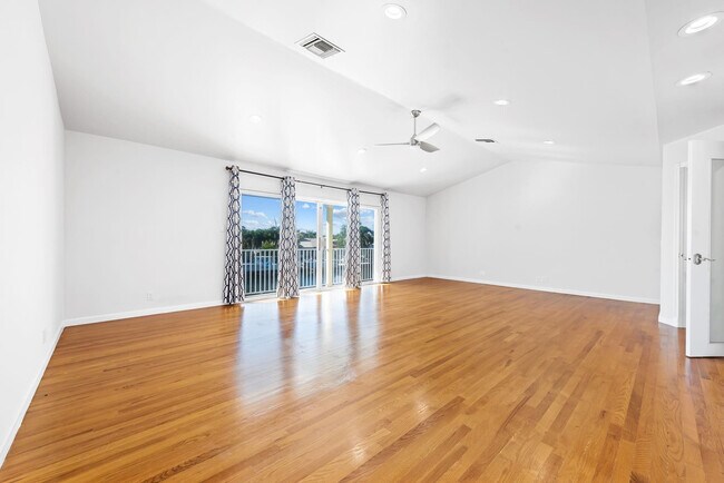 Building Photo - 2612 Marion Dr