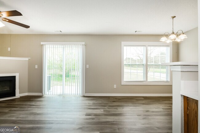 Foto del edificio - 215 Fieldview Ln