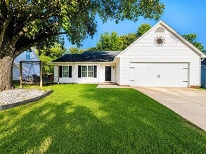Building Photo - 9 Green Oak Dr