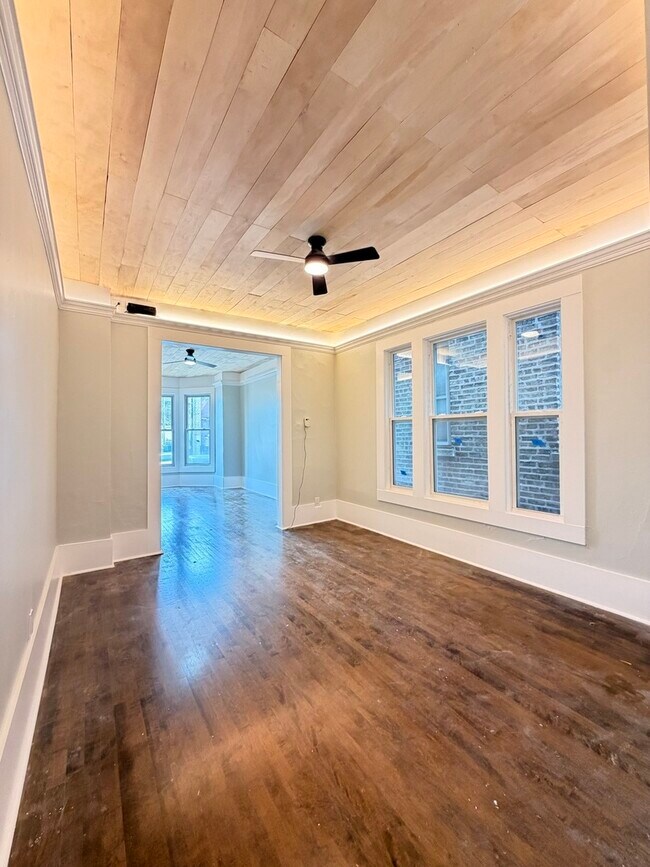 Foto del edificio - 2342 N Kimball Ave