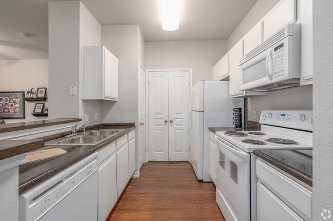 Building Photo - Refugio Place
