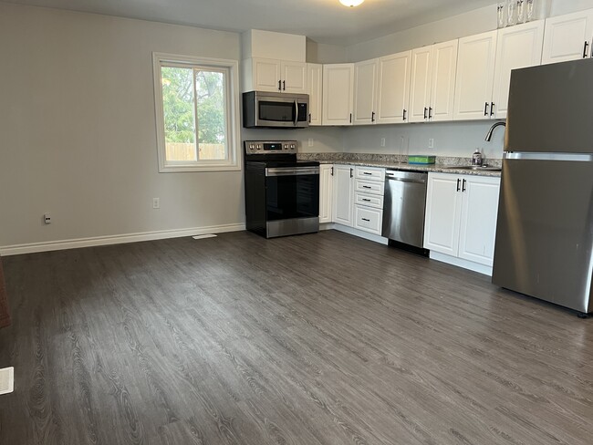 Building Photo - 304 Little Ave