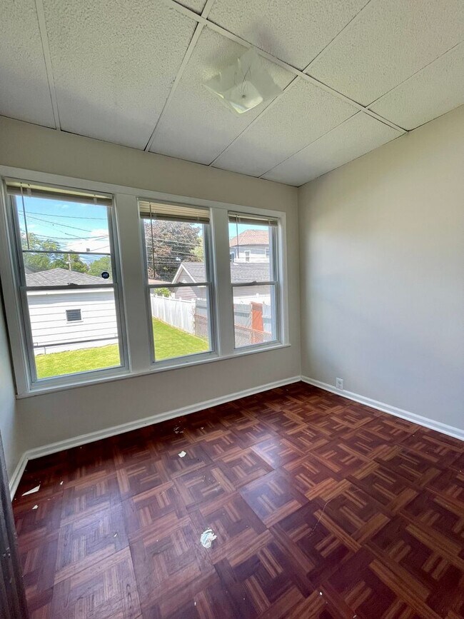 Building Photo - 5310 W Waveland