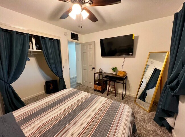 Foto del edificio - 3127 W Tulare Ave