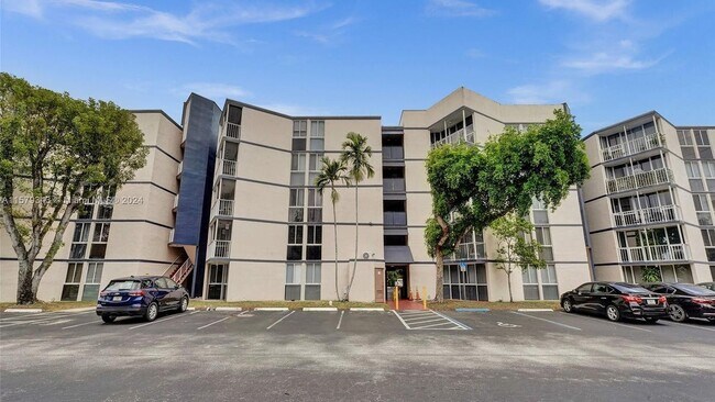 Foto del edificio - 6955 NW 186th St