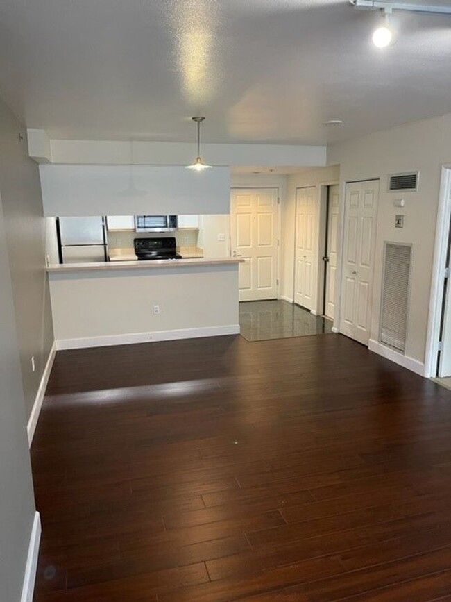 Building Photo - Upscale 1bd 1bath in Heart of Beltown With...