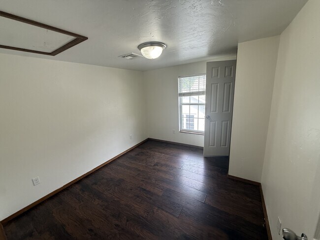 Foto del edificio - 805 E 13th St