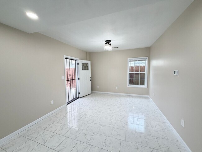 Building Photo - Marvelous 3 Bedroom and 2 Full Bath House!