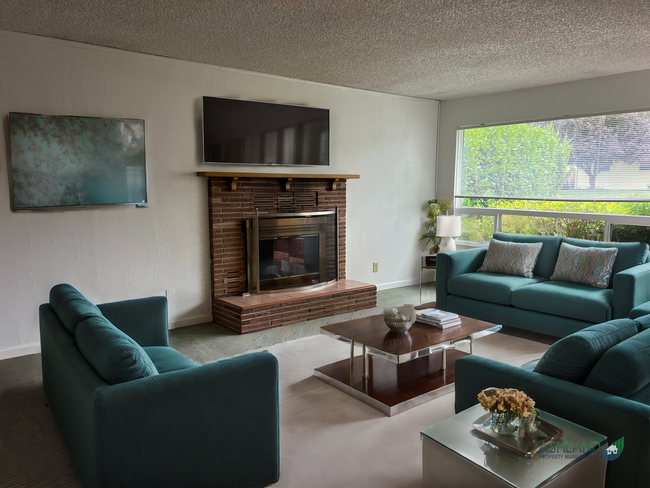 Foto del edificio - Comfy, four bedroom home in East Medford |...