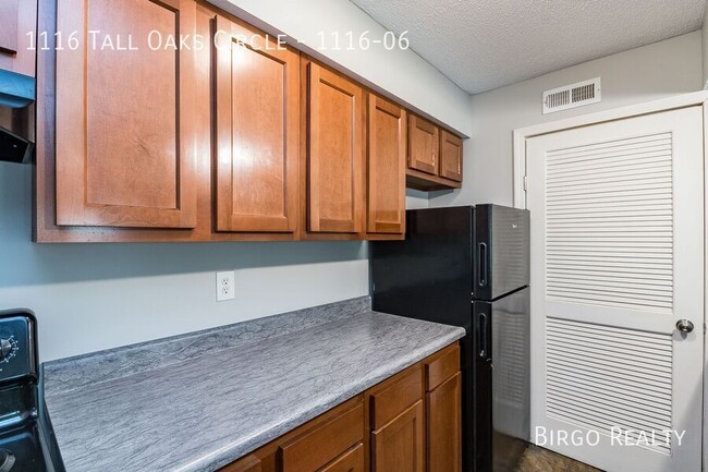 Building Photo - Comfortable 2 Bed / 1 Bath APARTMENT in HA...