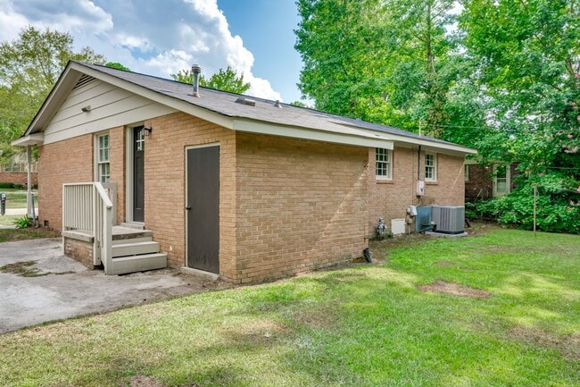 Building Photo - Spacious Home with Modern Comfort in 29223