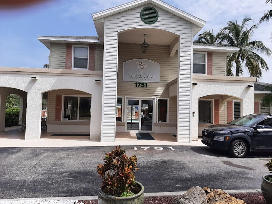 Foto principal - 1769 Four Mile Cove Pkwy