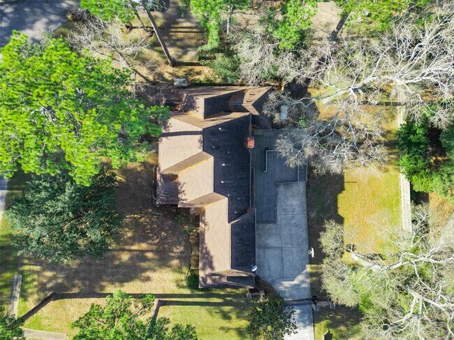 Foto del edificio - 2411 Oaks Forks Dr
