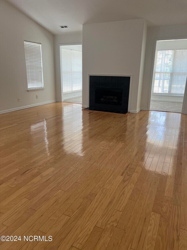 Foto del edificio - 2213 Locksley Woods Dr