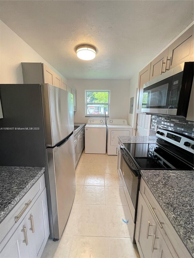 Foto del edificio - 10846 NE 3rd Ct
