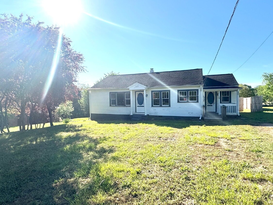 Primary Photo - Reduced - Charming 3-Bed, 2-Bath Home in W...