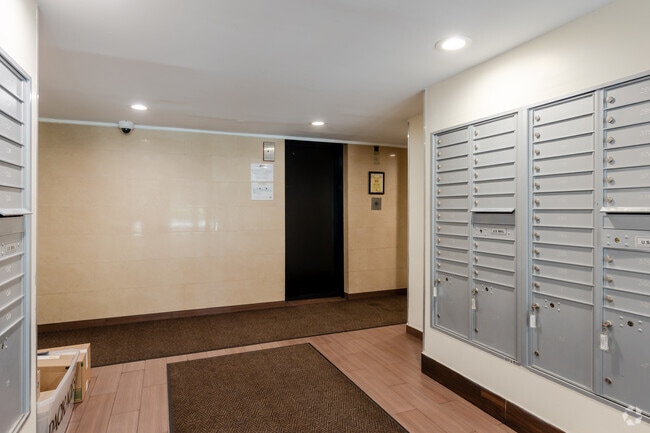 Building Lobby - 536 W. Addison