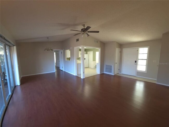 Building Photo - 7604 N Sanibel Cir