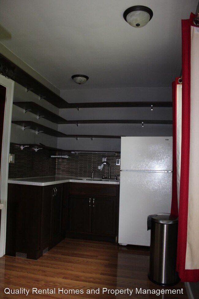 Building Photo - 2 br, 1 bath House - 2544 Tyrone St.