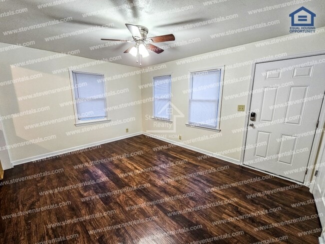 Building Photo - 500 Skyline Dr