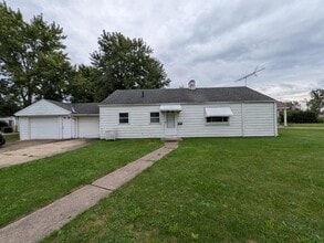 Building Photo - 2494 E 39th St