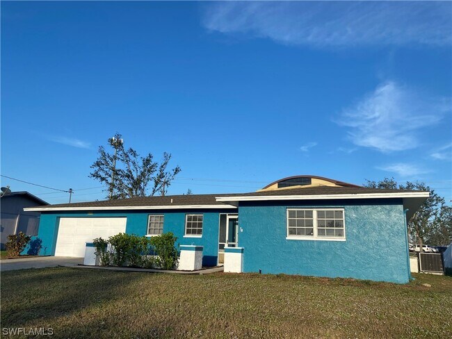 Building Photo - 633 NE 15th Ct
