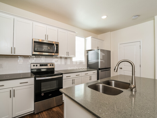 Building Photo - 6037 W Copperhawk Dr