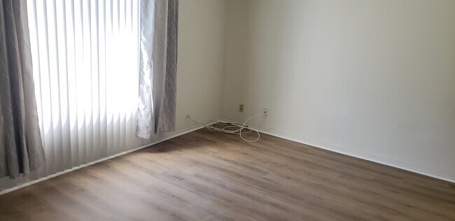 Photo - 725 Windwood Dr Townhome