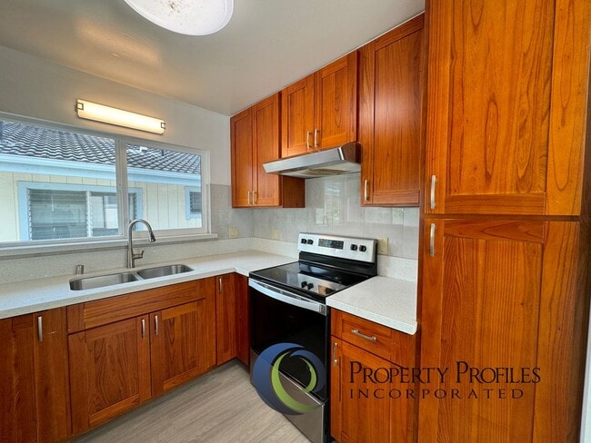 Building Photo - Kuliouou - 3 Bedroom, 2 Bath House - Avail...