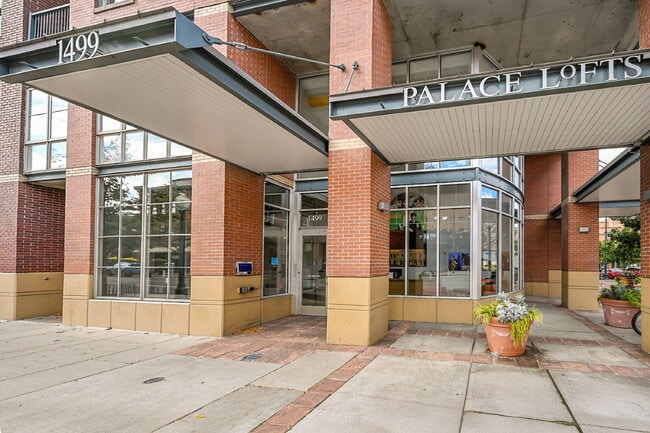 Building Photo - $2,595.00, 1 bed, 1.5. bath located in Denver