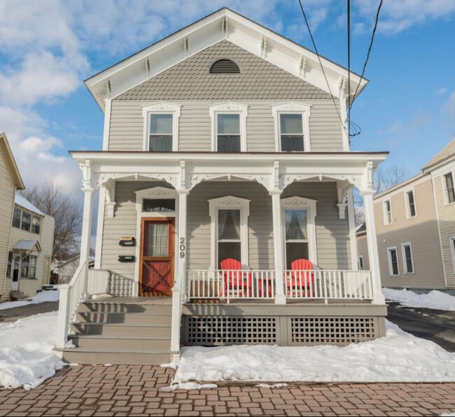 Building Photo - 209 Grand Ave
