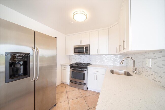 Building Photo - 13120 SW 92nd Ave