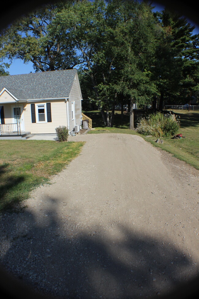 Building Photo - 2218 N Northcrest Dr